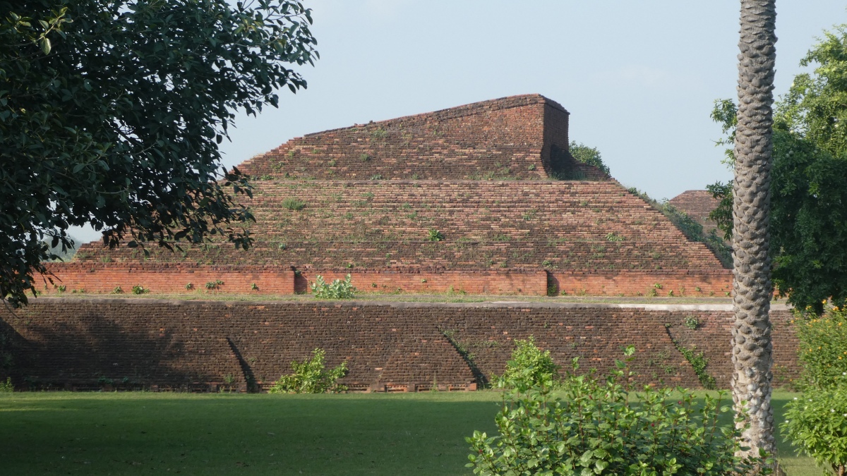 Site in  India - Nalanda University excavated site - picture 1 of 2